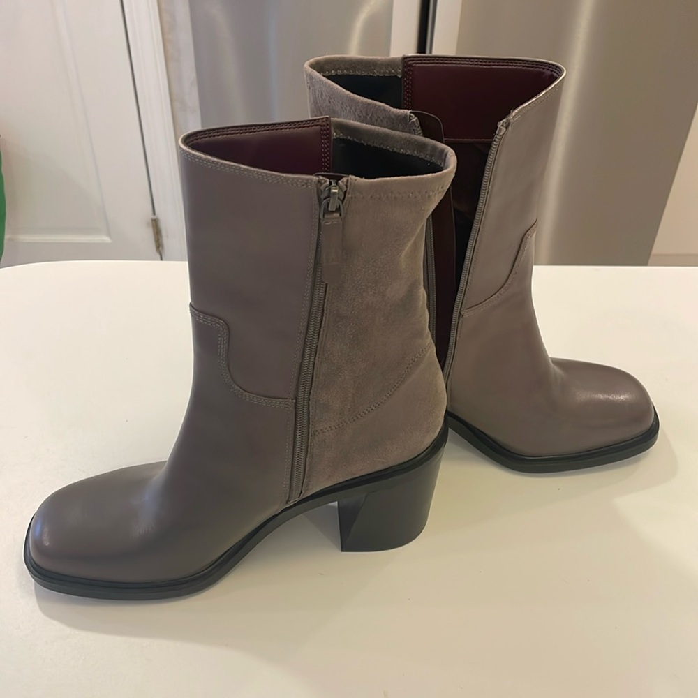 NWOB Franco Sarto Penelope taupe  leather& suede boots size 11